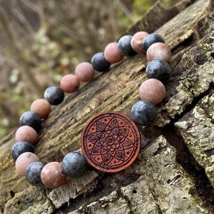 Náramek Mandala - padouk, larvikit, matný červený jaspis