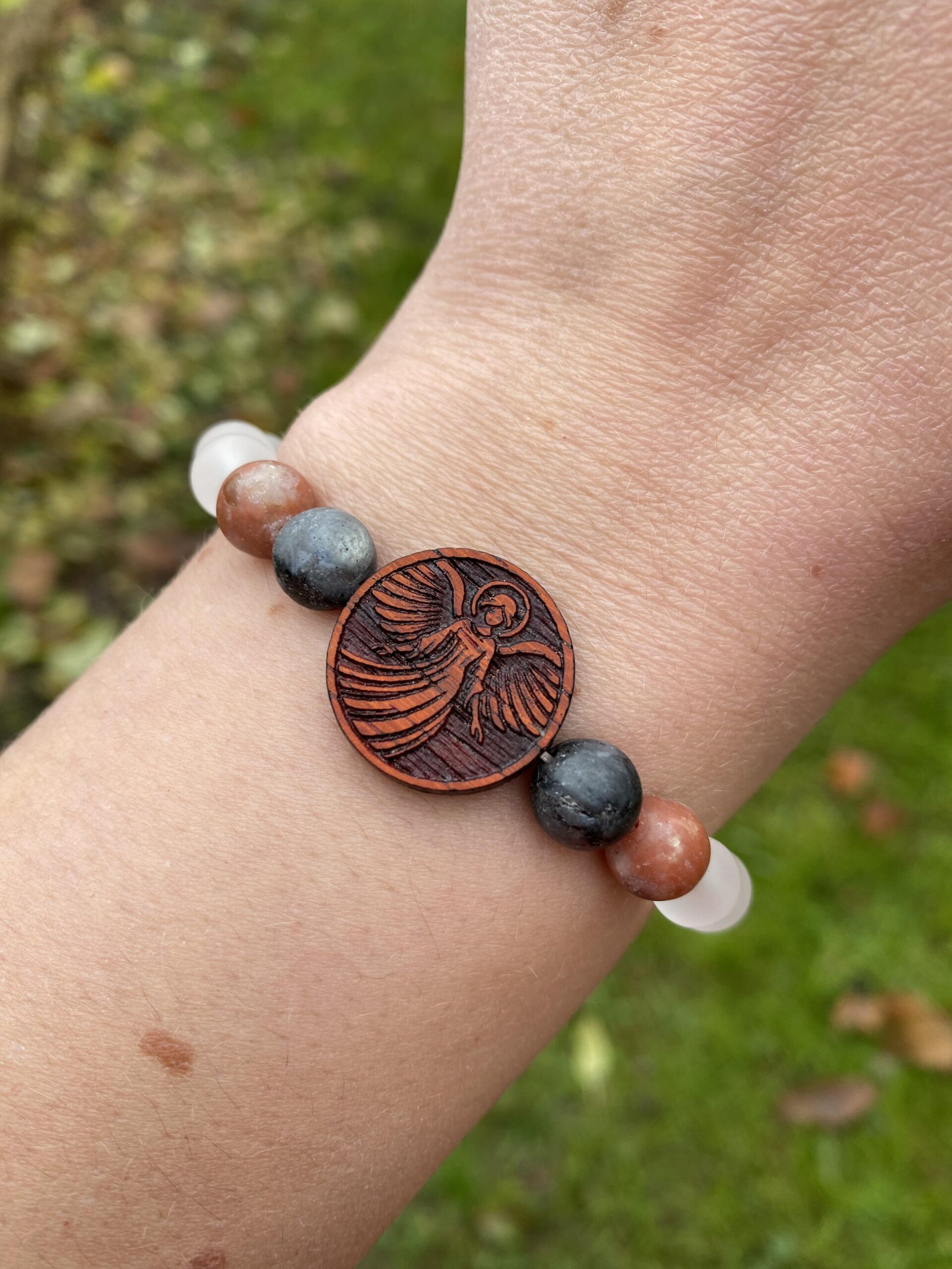 Náramek Anděl - padouk, matný larvikit, mramorový jaspis - Obrázek 3