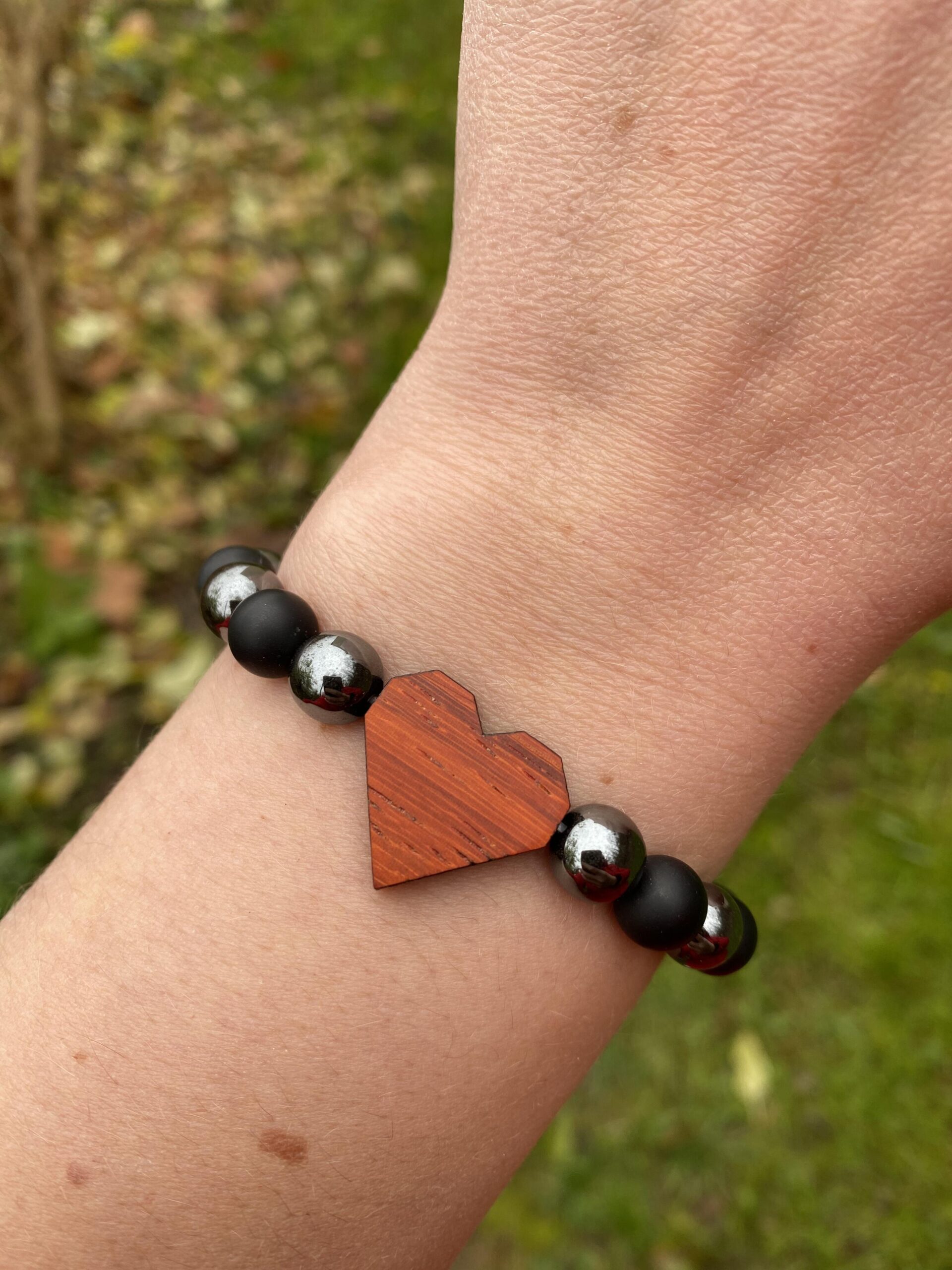 Náramek Srdce - padouk, hematit a matný onyx - Obrázek 3