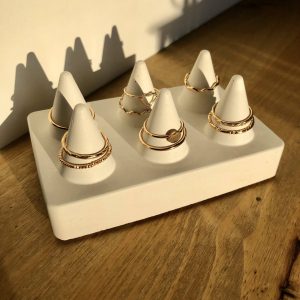 Stojánek na prstýnky ježek