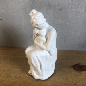 Soška Maminčino objetí