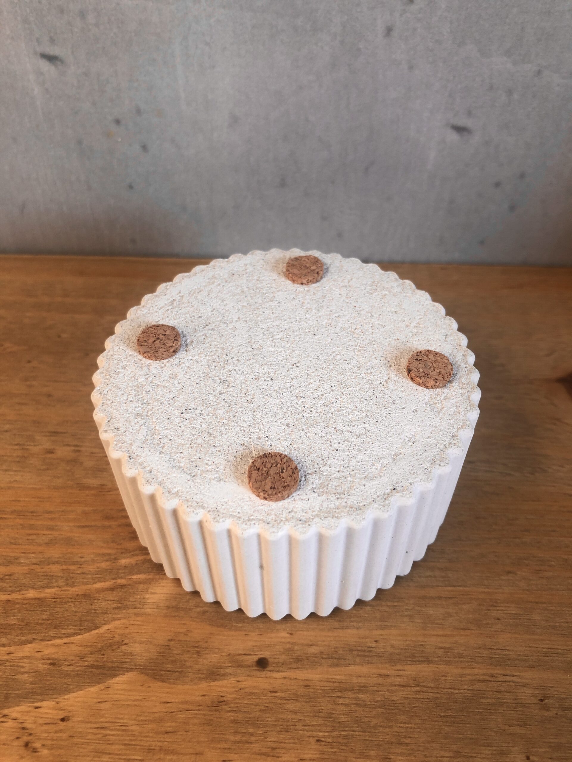 Betonová miska vroubkovaná malá - Obrázek 2