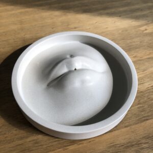 Betonový držák na vonnou tyčinku – Ústa - Obrázek 3