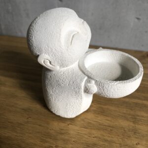 Mnich s miskou – betonový svícen na čajovou svíčku - Obrázek 2