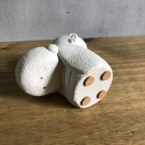 Mnich s miskou – betonový svícen na čajovou svíčku - Obrázek 4