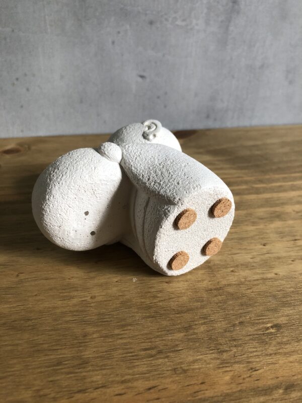 Mnich s miskou – betonový svícen na čajovou svíčku - Obrázek 4