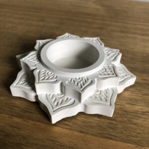 Svícen Lotos – geometrická betonová mandala - Obrázek 2