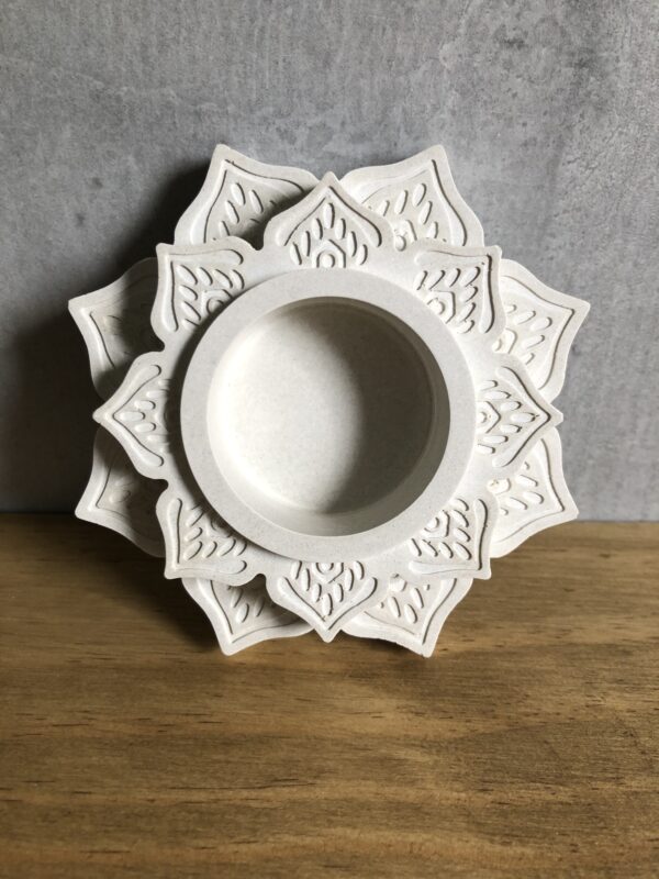 Svícen Lotos – geometrická betonová mandala - Obrázek 4