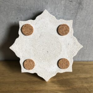 Svícen Lotos – geometrická betonová mandala - Obrázek 3