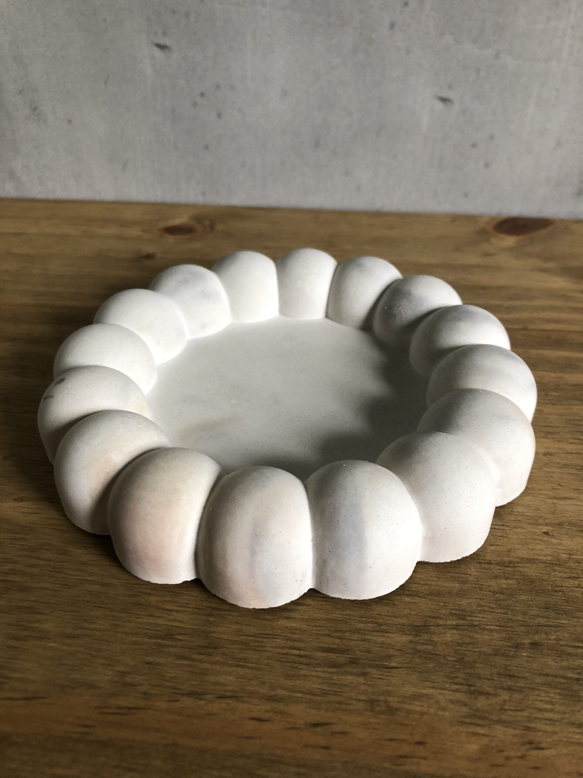 Tácek bublinkový kulatý 2 mramor - Obrázek 2