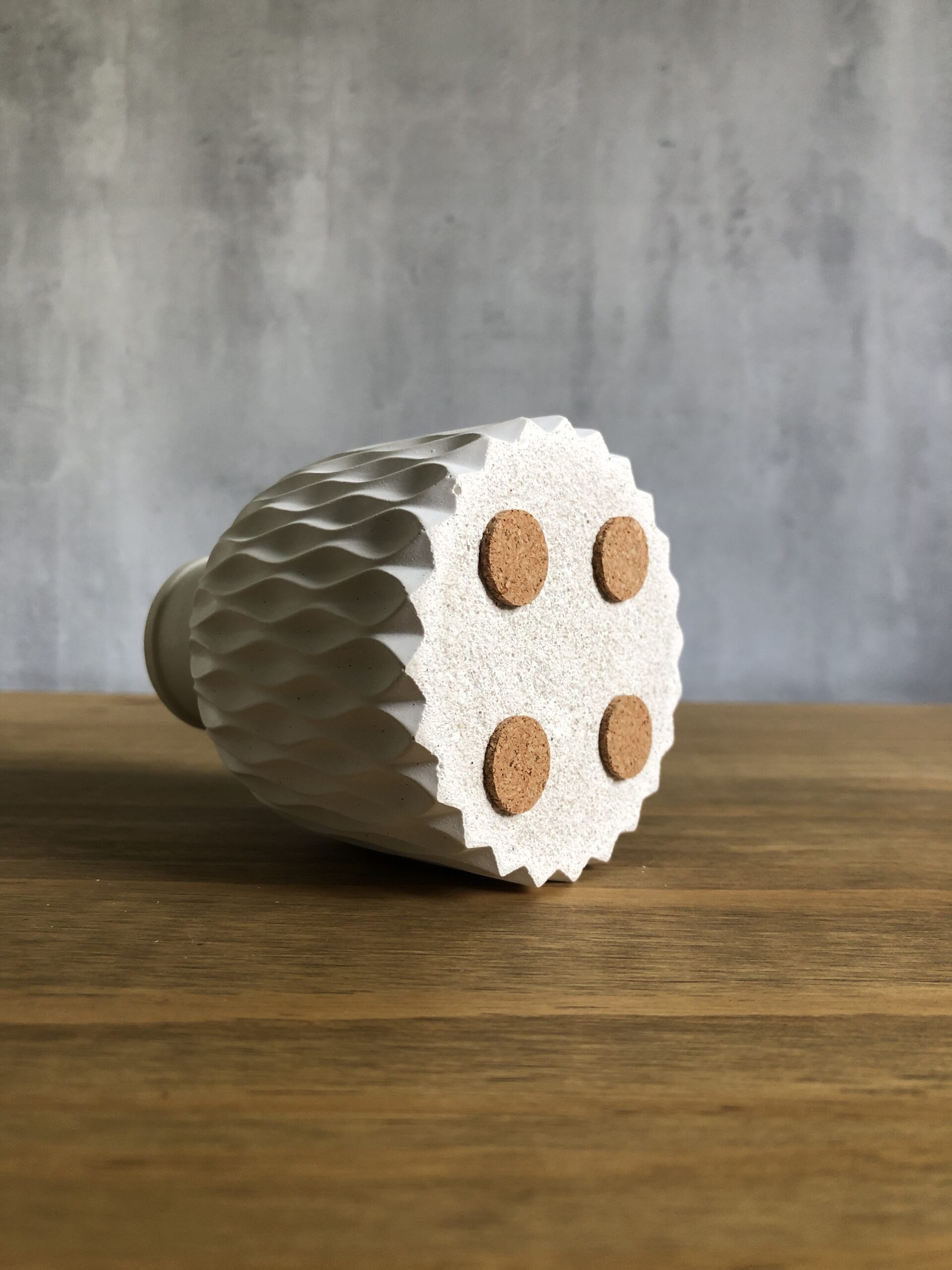 Betonová váza vlnkovaná - Obrázek 3