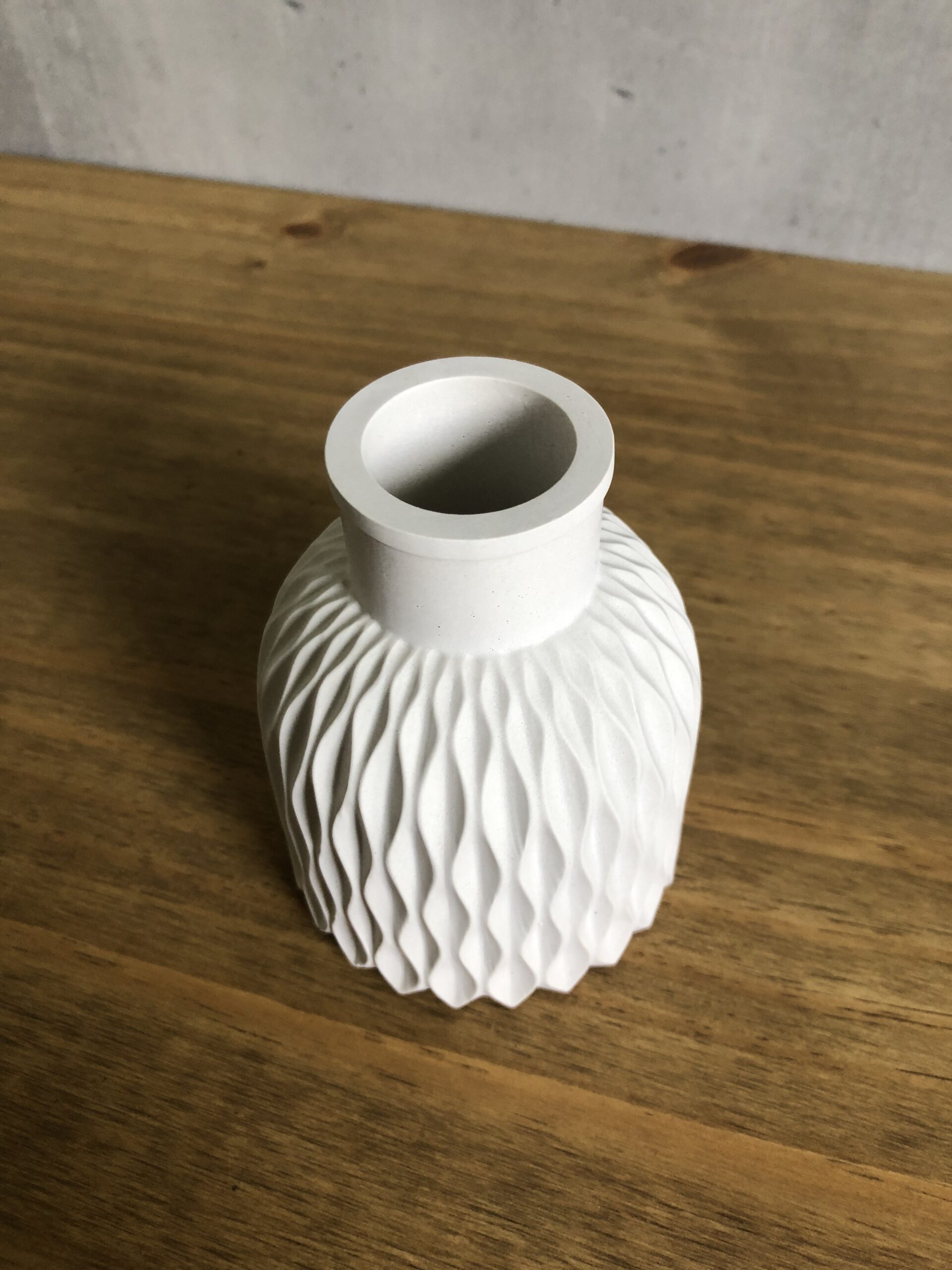Betonová váza vlnkovaná - Obrázek 4