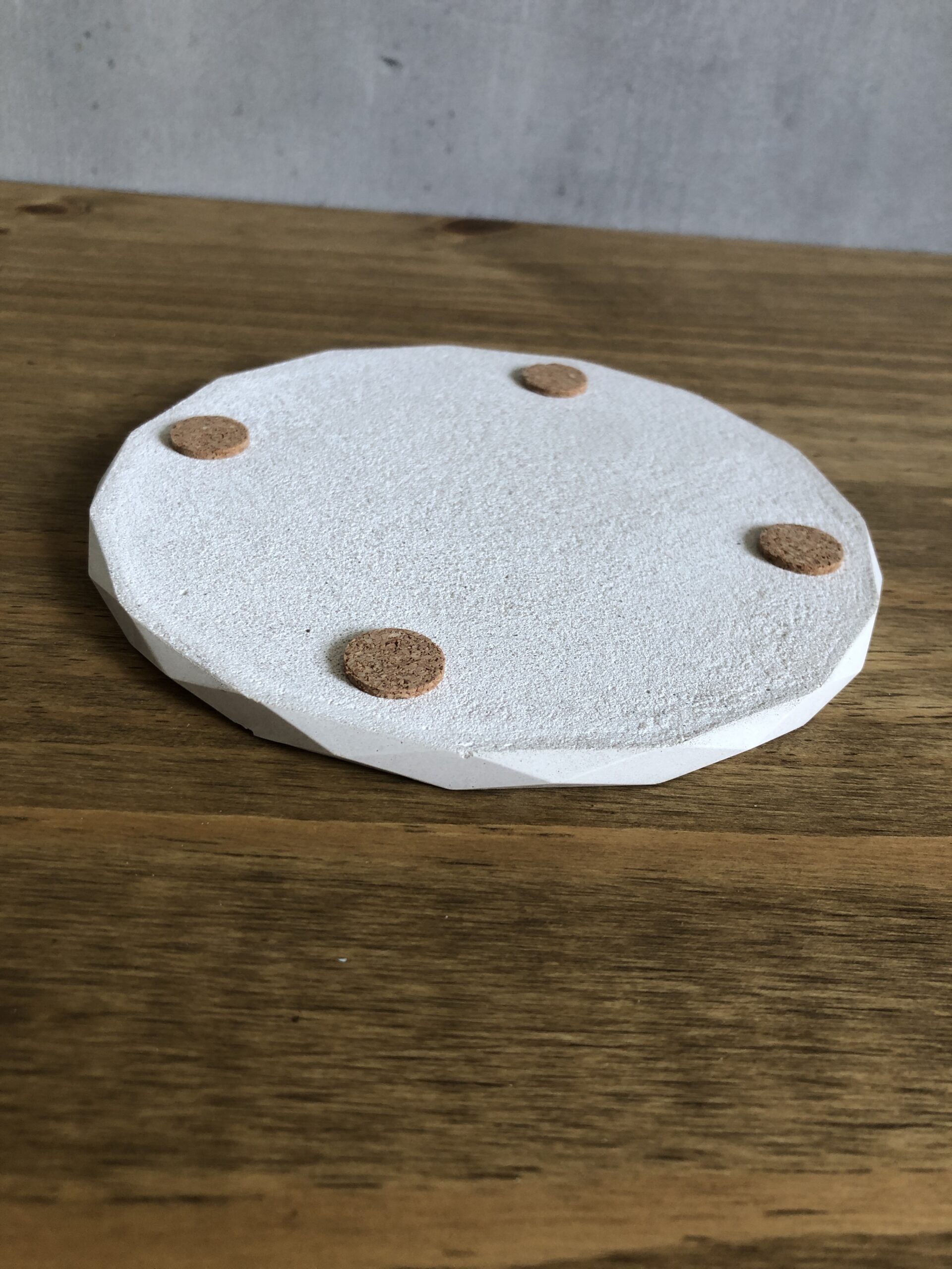 Tácky betonové s květinovým reliéfem – sada 3 ks - Obrázek 4