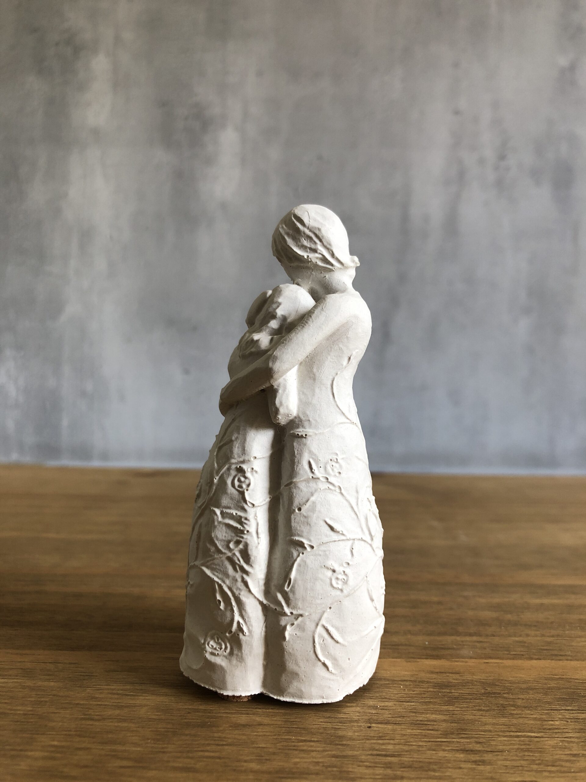 Soška maminka s dcerou - Obrázek 3