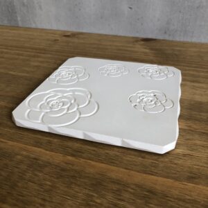 Tácky betonové s květinovým reliéfem – sada 3 ks - Obrázek 5