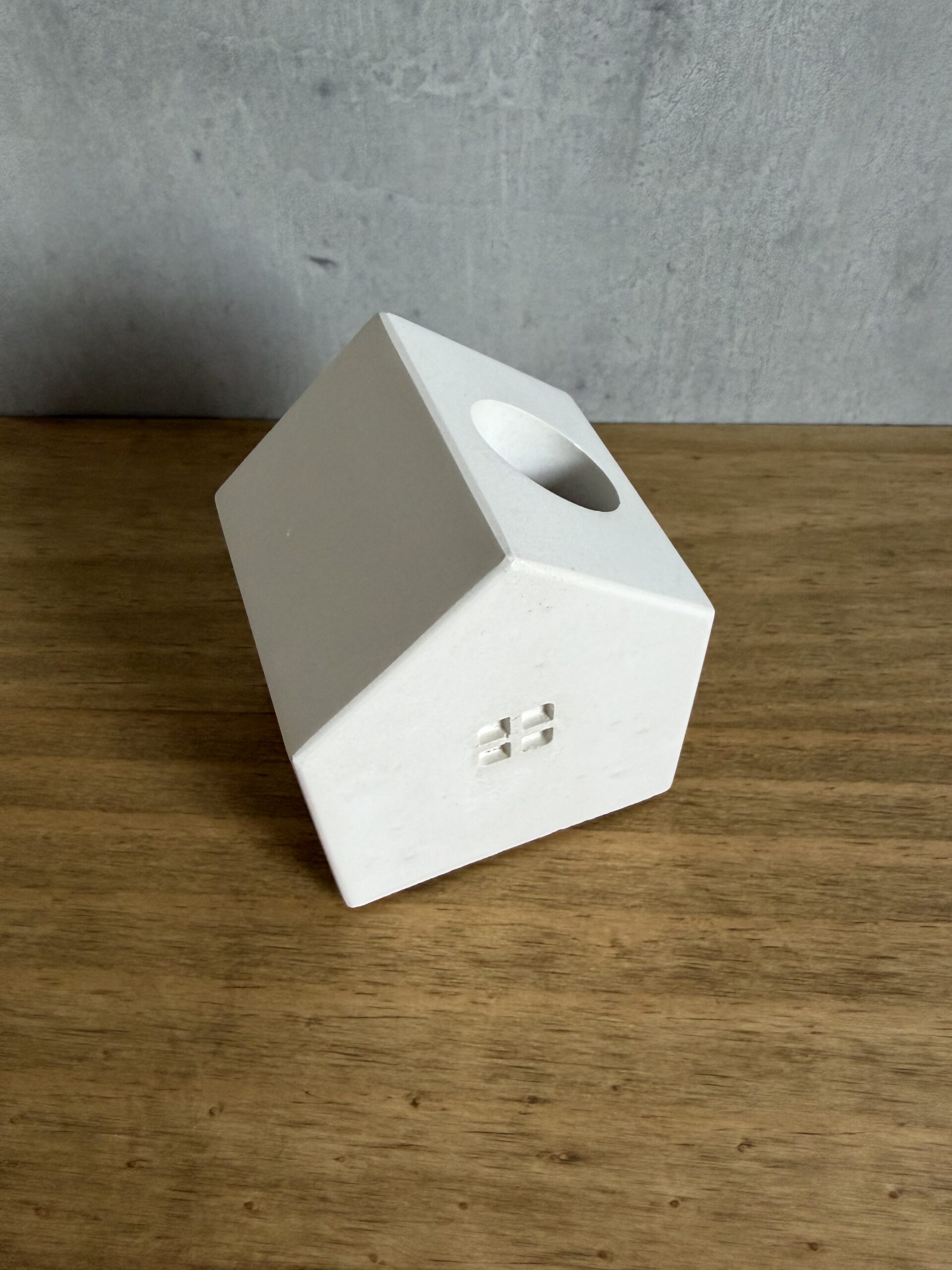 Domeček – Betonový svícen - Obrázek 1