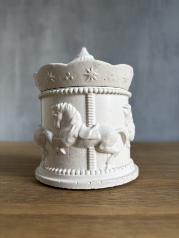 Dóza – Betonový kolotoč - Obrázek 1