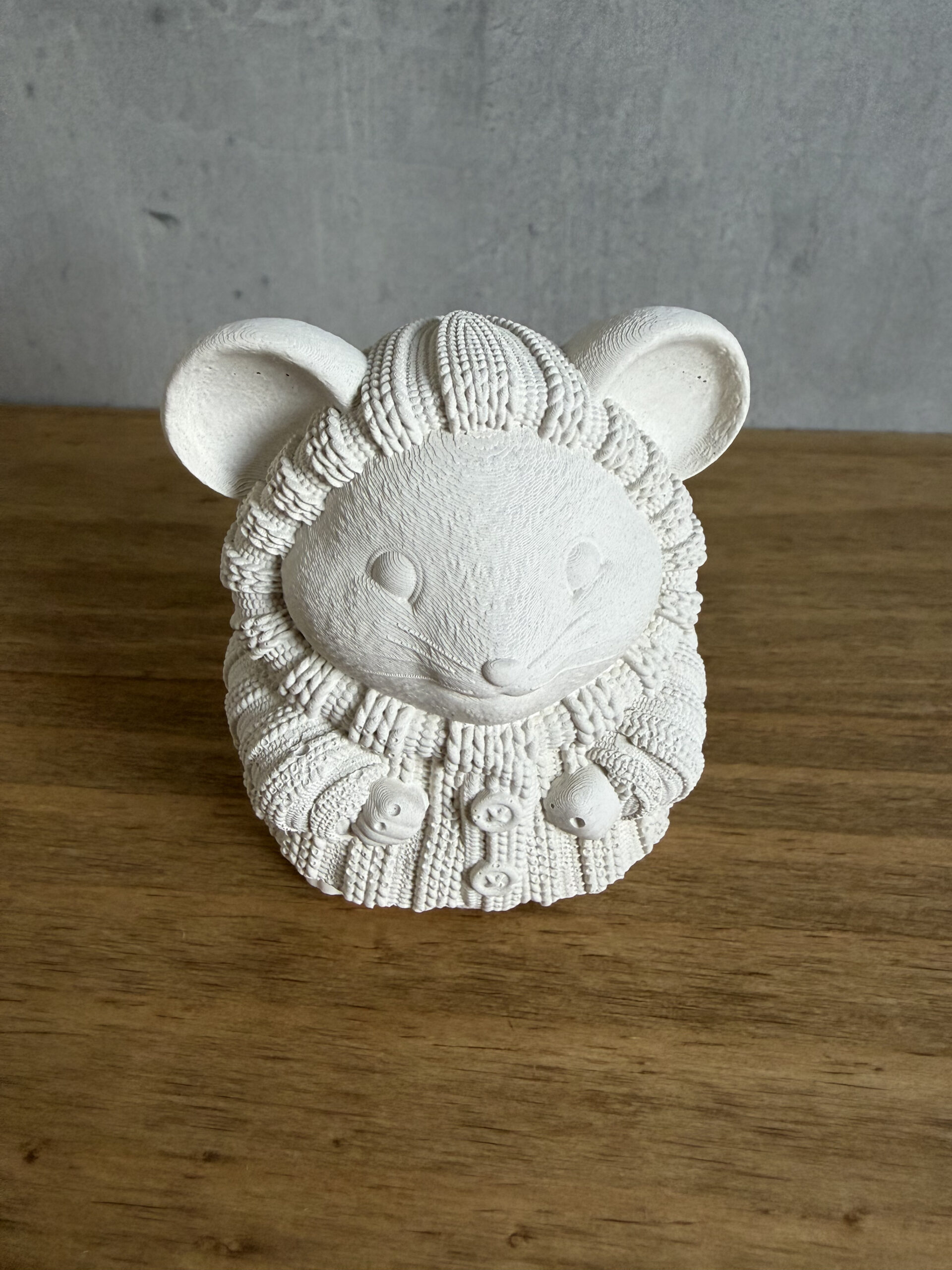 Betonová figurka – Myška ve svetru - Obrázek 2