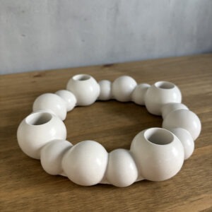 Betonový svícen na 4 dlouhé svíčky